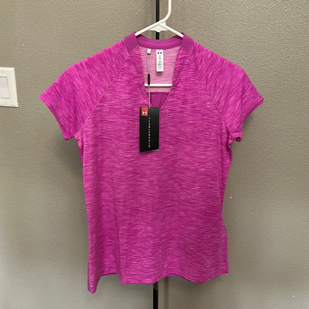 Women’s under armor, extra small lightweight heat gear top